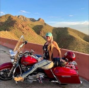 Meet your Posher, Elaine